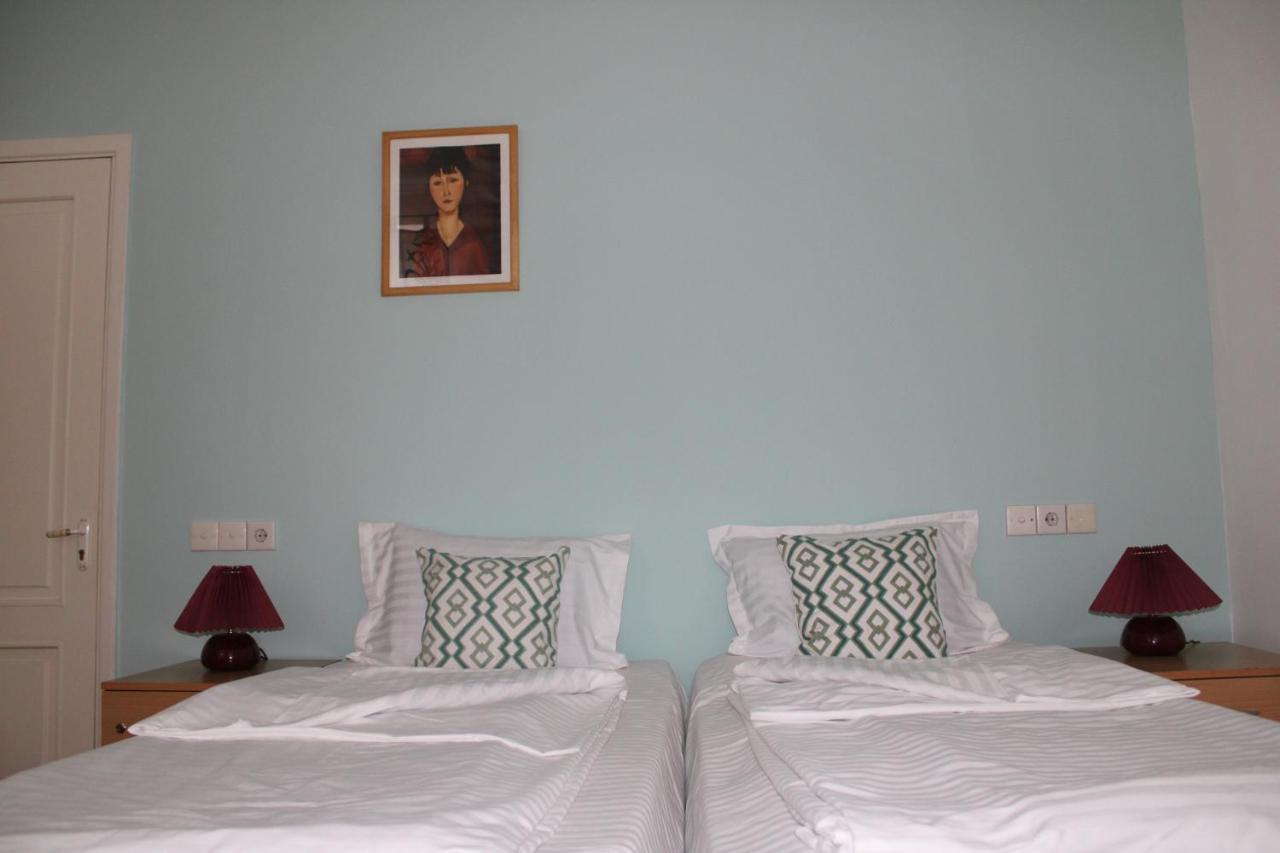 Jr'S House Hostel Yerevan Exterior photo