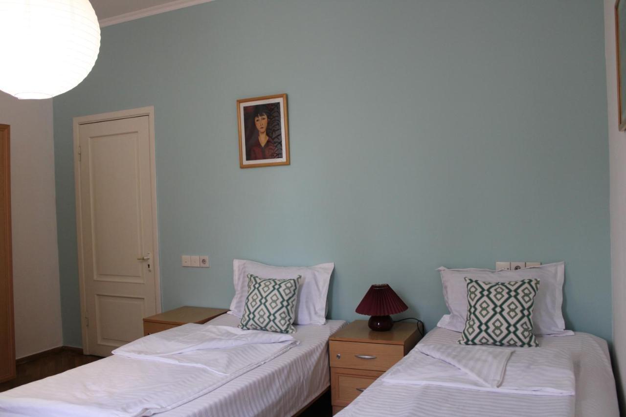 Jr'S House Hostel Yerevan Exterior photo