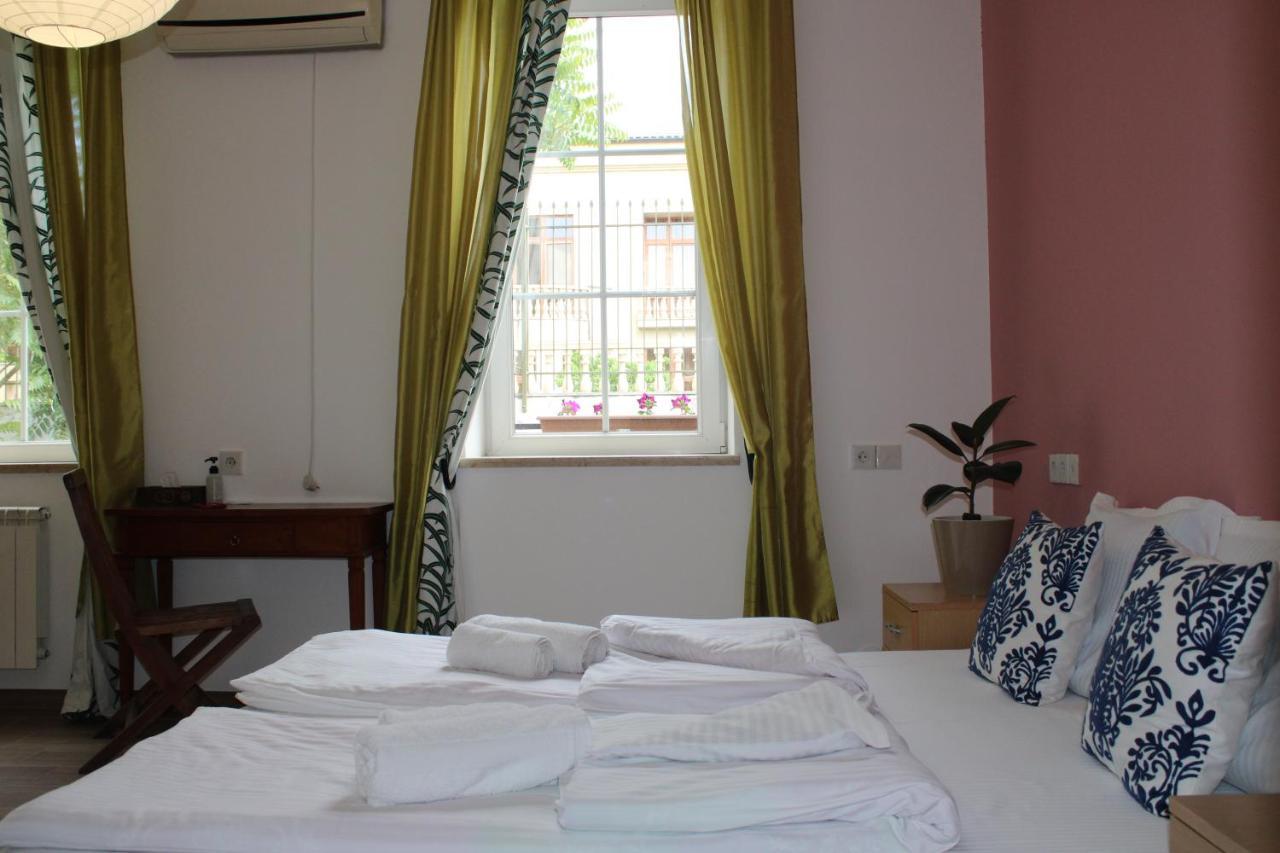 Jr'S House Hostel Yerevan Exterior photo
