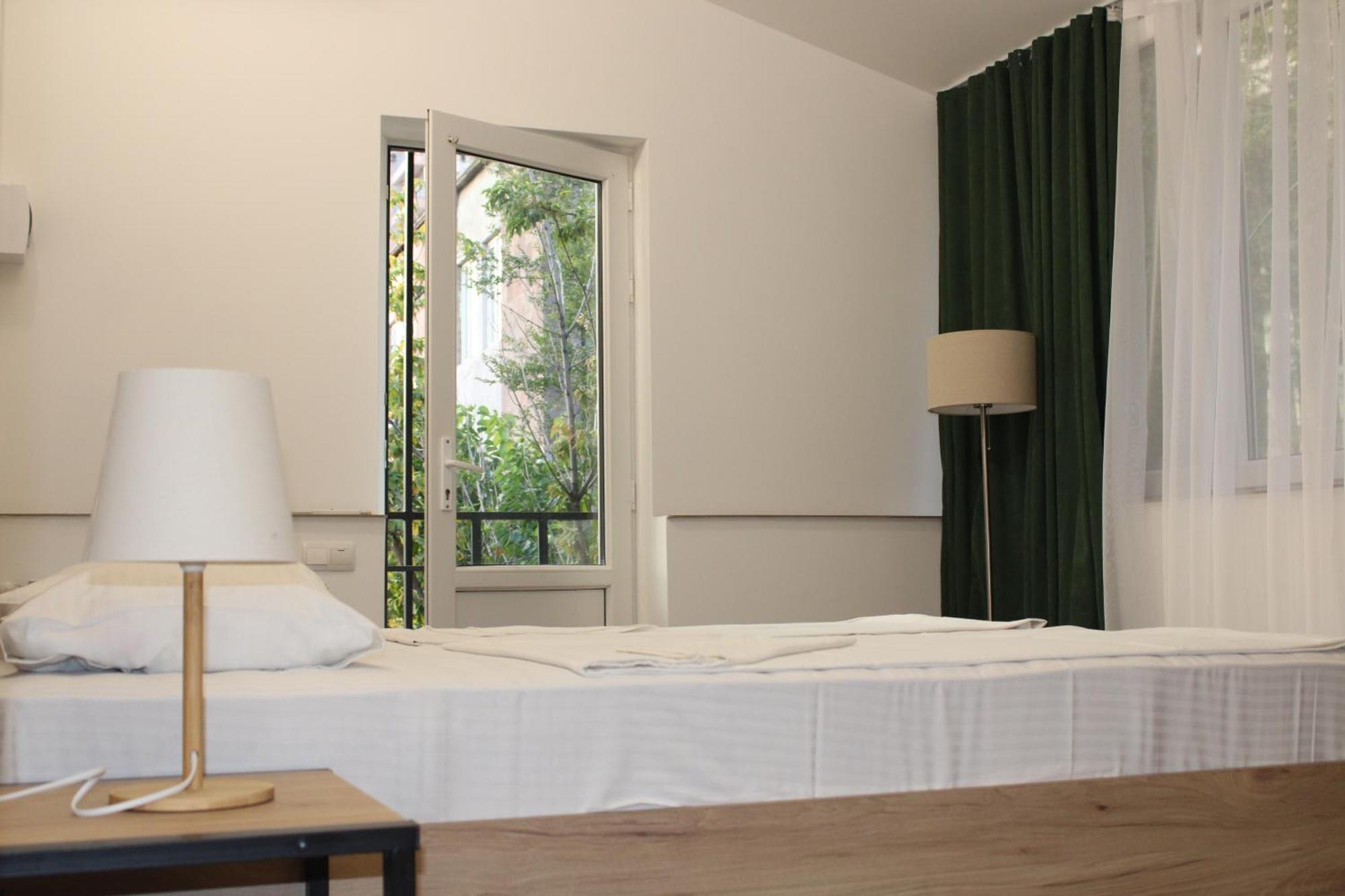 Jr'S House Hostel Yerevan Exterior photo