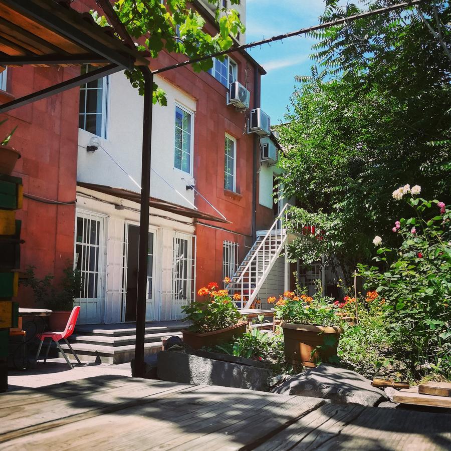 Jr'S House Hostel Yerevan Exterior photo
