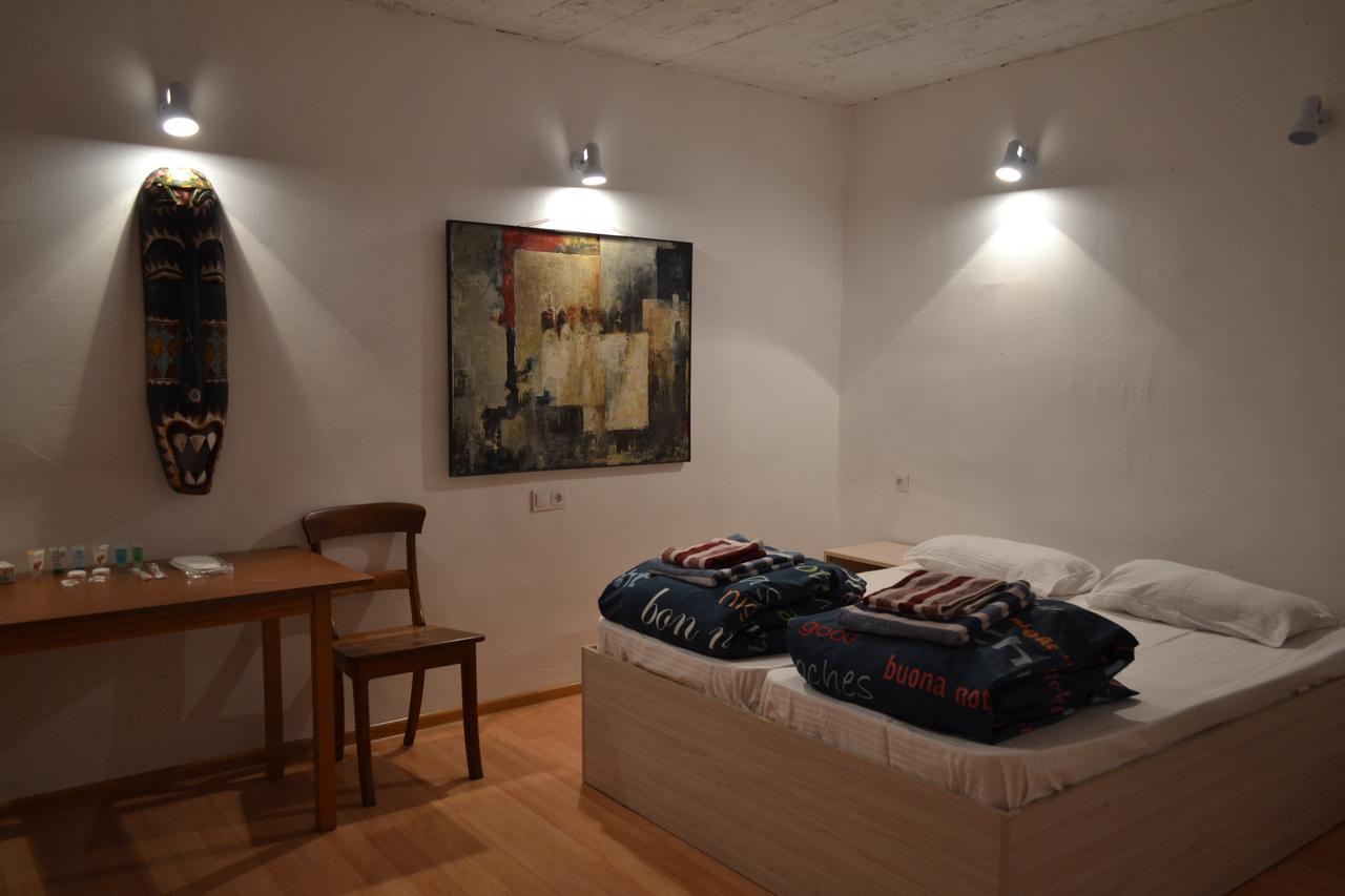 Jr'S House Hostel Yerevan Exterior photo