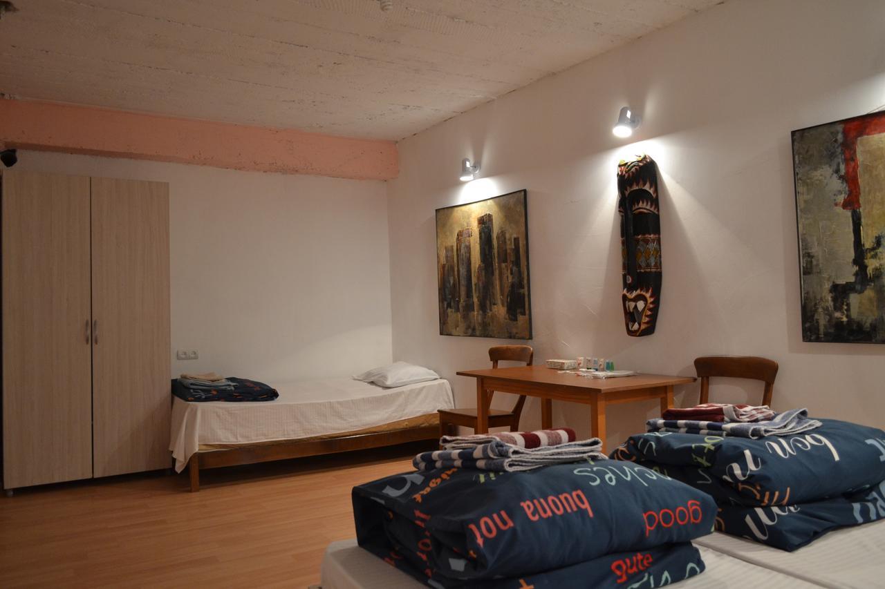 Jr'S House Hostel Yerevan Exterior photo